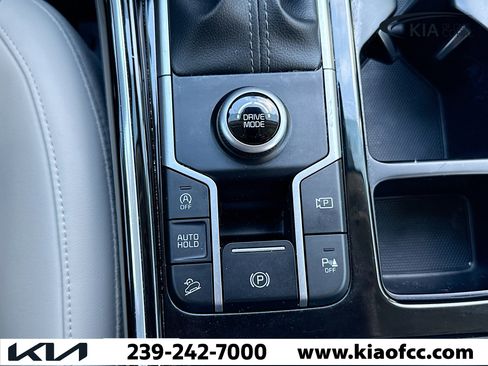 Certified 2023 Kia Sorento SX image 31