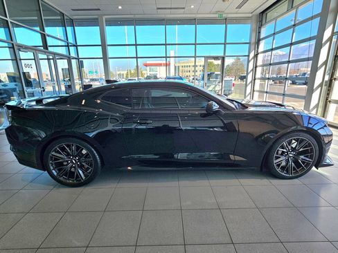 Used 2019 Chevrolet Camaro ZL1 image 2