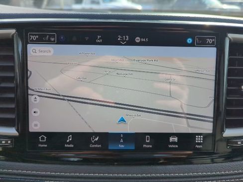 Used 2024 Chrysler Pacifica Select image 6