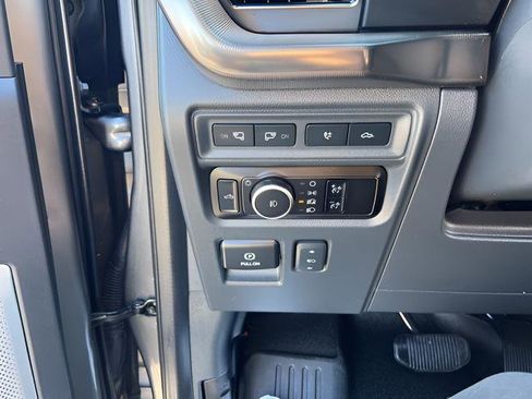Used 2024 Ford F150 Platinum w/ FX4 Off-Road Package AWD/4WD image 21