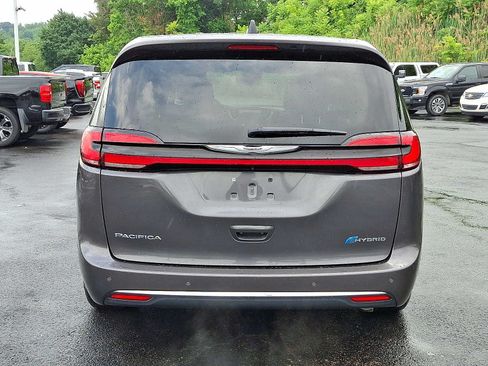 Used 2023 Chrysler Pacifica Touring-L FWD image 5