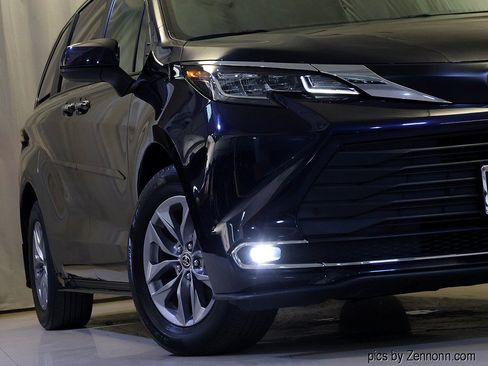 Used 2022 Toyota Sienna XLE FWD image 4