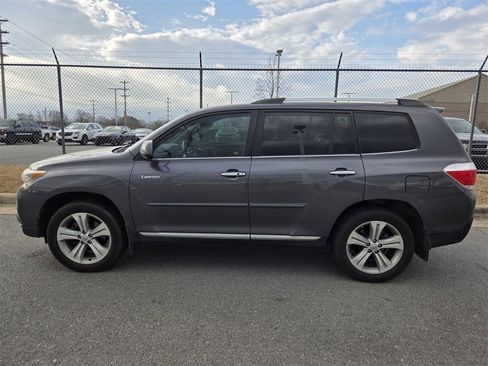 Used 2013 Toyota Highlander Limited image 2