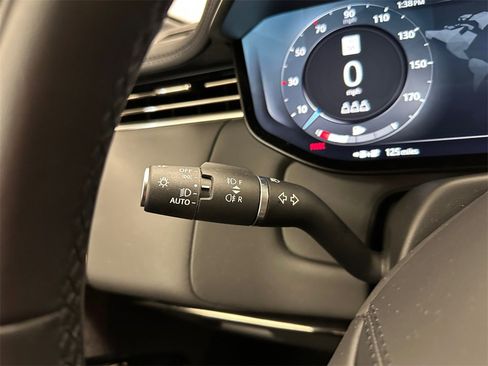 Used 2025 Land Rover Range Rover Sport Dynamic SE image 16