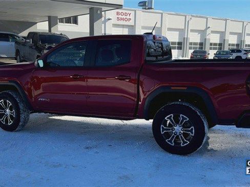 Used 2025 GMC Canyon AT4 image 7