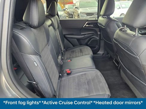 Used 2024 Mitsubishi Outlander SE image 12