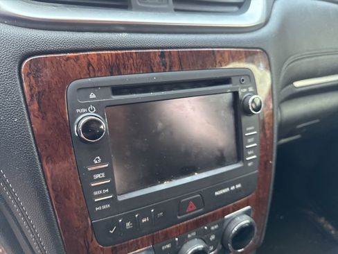 Used 2014 Chevrolet Traverse LT image 16