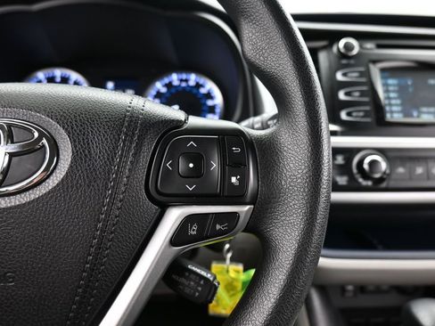 Used 2018 Toyota Highlander LE AWD/4WD image 49