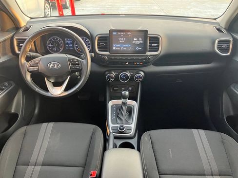 Used 2021 Hyundai Venue SEL FWD image 7