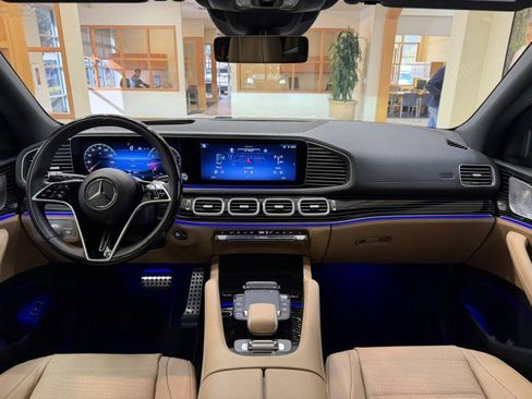 Certified 2025 Mercedes-Benz GLS 580 4MATIC image 10