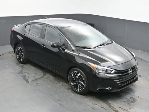 Certified 2025 Nissan Versa SR w/ Trunk Package image 29