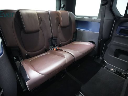 Used 2025 Volkswagen ID. Buzz Pro S RWD image 26