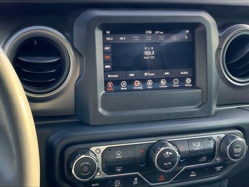 Used 2023 Jeep Gladiator Sport image 5