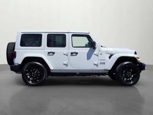 Used 2024 Jeep Wrangler Unlimited Sahara AWD/4WD image 7