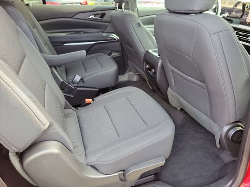 Used 2026 Chevrolet Traverse LT FWD image 19