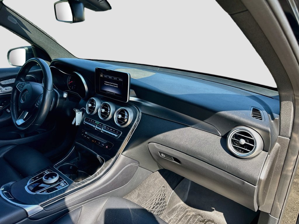 Used 2018 Mercedes-Benz GLC 300 4MATIC image 29