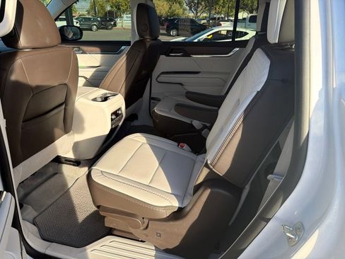Used 2024 GMC Acadia Denali w/ Super Cruise Package AWD/4WD image 8