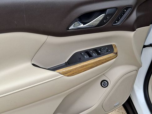 Used 2018 GMC Acadia Denali w/ Technology Package FWD image 12