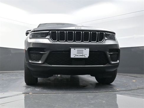 New 2025 Jeep Grand Cherokee Laredo w/ Luxury Tech Group I image 18