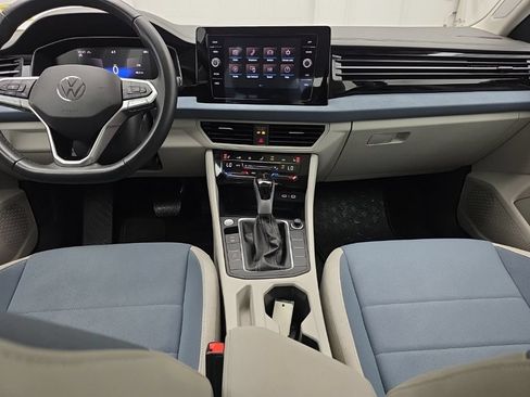Used 2025 Volkswagen Jetta SE w/ Sunroof Package FWD image 32