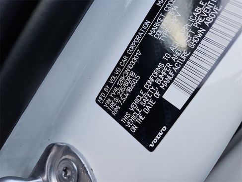 Used 2022 Volvo XC60 B5 Momentum image 14