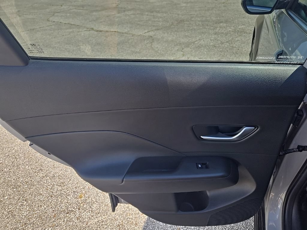 Used 2024 Hyundai Kona Limited FWD image 19