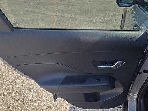 Used 2024 Hyundai Kona Limited FWD image 19