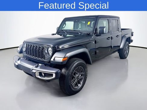 Used 2025 Jeep Gladiator Sport AWD/4WD image 1