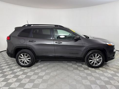 Used 2018 Jeep Cherokee Latitude image 4