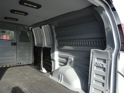 Used 2023 Chevrolet Express 2500 w/ Driver Convenience Package image 15