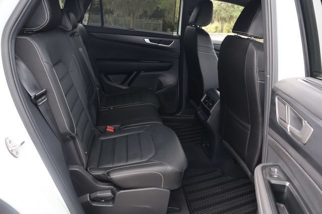 Certified 2025 Volkswagen Atlas Cross Sport SEL R-Line AWD/4WD image 20