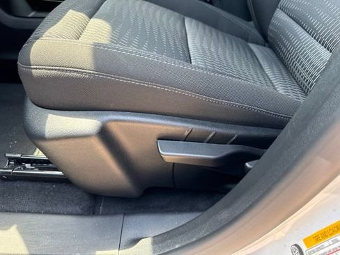 Used 2026 Chevrolet Equinox LT AWD/4WD image 13