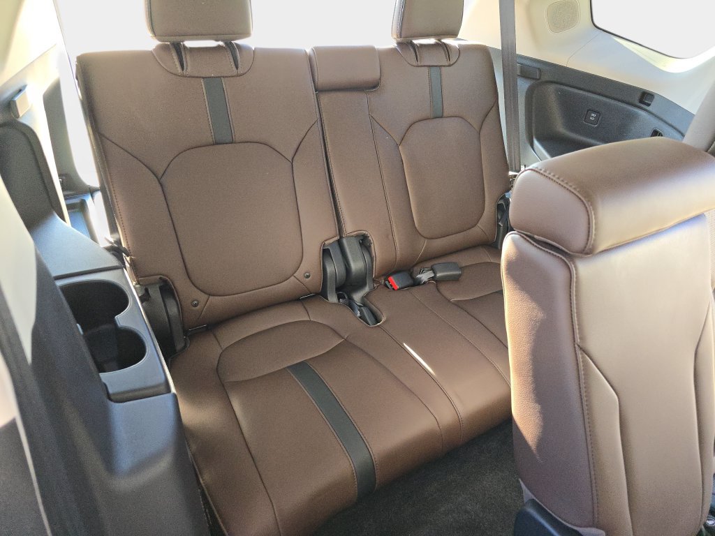Used 2025 Honda Pilot Elite image 16