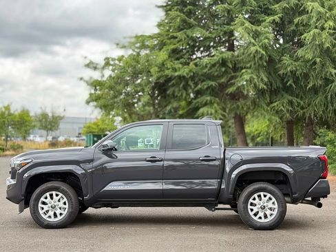 Used 2025 Toyota Tacoma SR5 AWD/4WD image 2