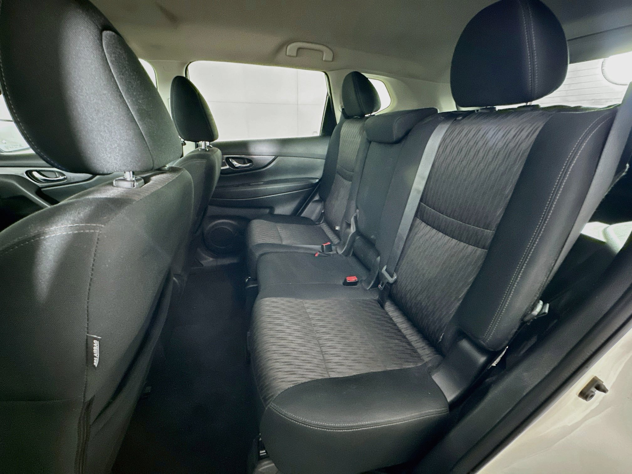 Used 2018 Nissan Rogue SV w/ Premium Package FWD image 27