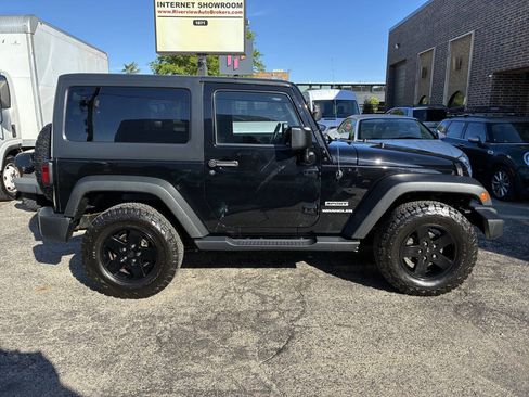 Used 2017 Jeep Wrangler Sport w/ Quick Order Package 24S AWD/4WD image 3
