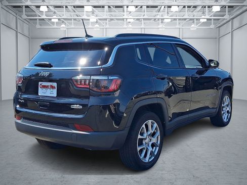 Used 2023 Jeep Compass Latitude AWD/4WD image 9