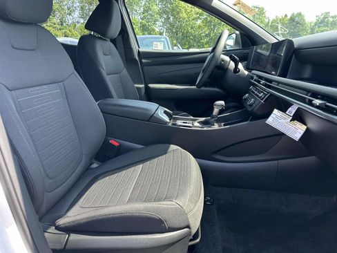Used 2025 Hyundai Santa Cruz SE AWD/4WD image 26