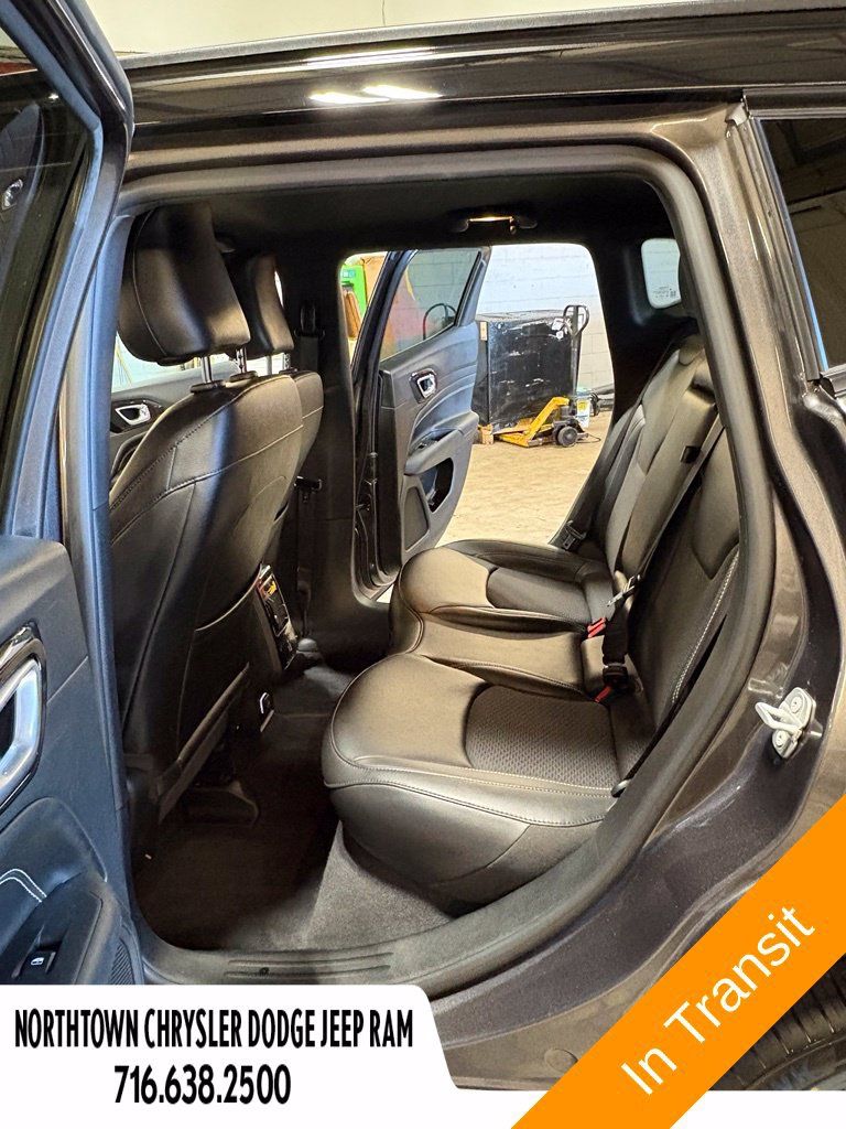 Used 2023 Jeep Compass Latitude w/ Convenience Group AWD/4WD image 16