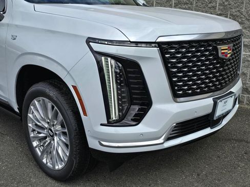 New 2026 Cadillac Escalade Luxury AWD/4WD image 15