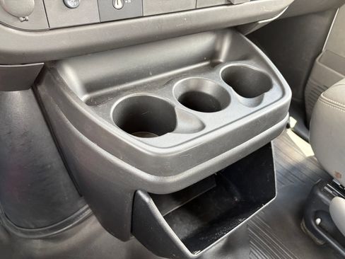 Used 2016 Chevrolet Express 2500 RWD image 20