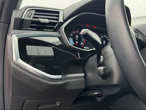 Used 2023 Audi Q3 2.0T Premium Plus w/ Premium Plus Package image 21