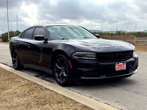 Used 2020 Dodge Charger SXT w/ Blacktop Package image 4