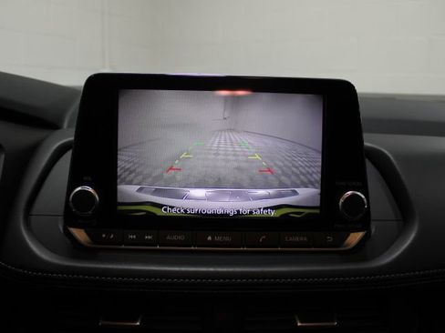 Used 2024 Nissan Rogue SV image 4