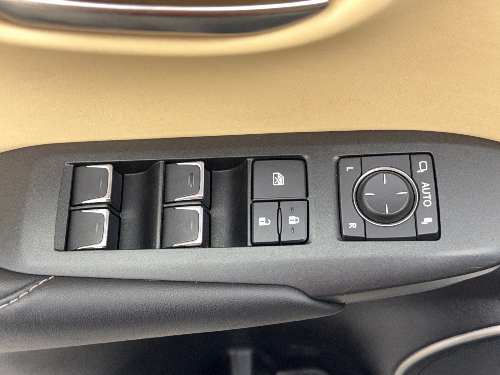 Used 2018 Lexus NX 300h AWD w/ Premium Package image 23