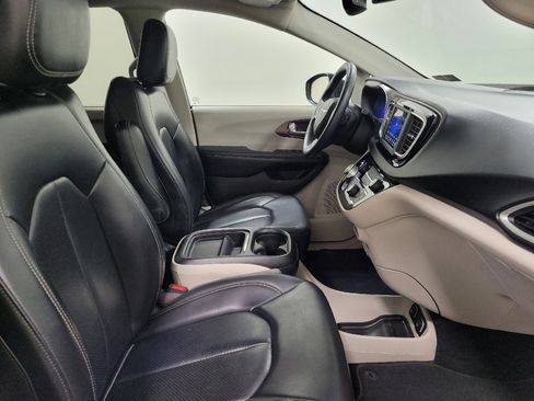 Used 2020 Chrysler Voyager Lxi FWD image 21