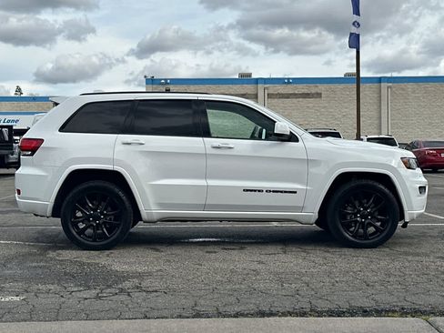 Used 2018 Jeep Grand Cherokee Altitude image 8