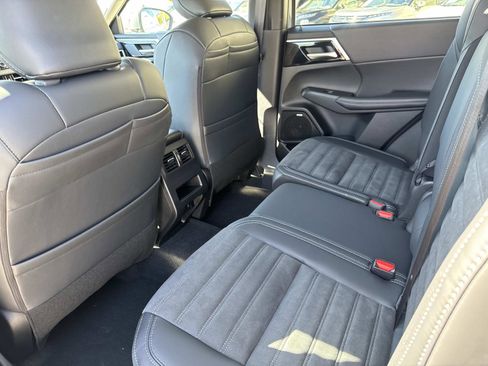 New 2026 Mitsubishi Outlander SE image 12