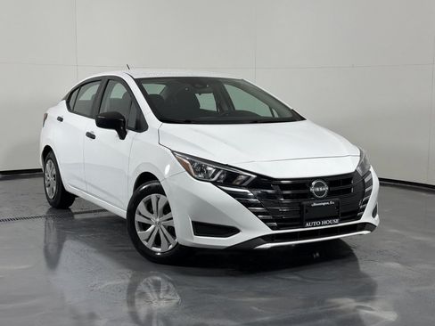 Used 2023 Nissan Versa S FWD image 2