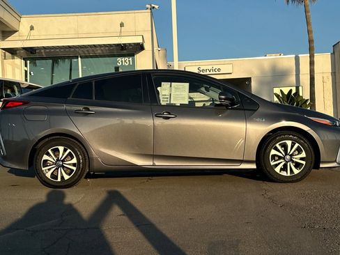 Used 2017 Toyota Prius Prime Plus image 3